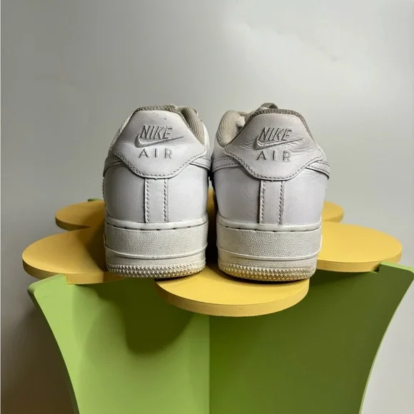 👟 NIKE AIR FORCE ONES - WOMANS SIZE 7 👟 - Picture 2 of 9